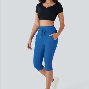 Halara Blue Capri Pants Small